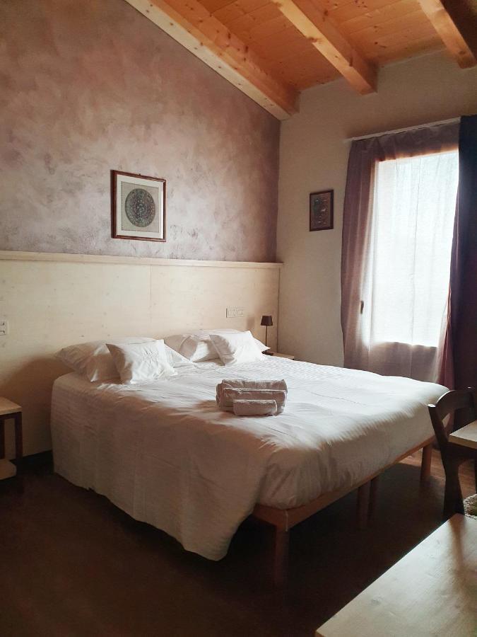 Osteria E Locanda Del Viaggiatore Russi Bagian luar foto