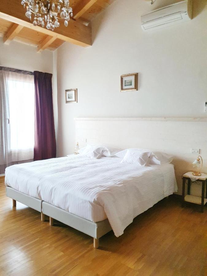 Osteria E Locanda Del Viaggiatore Russi Bagian luar foto