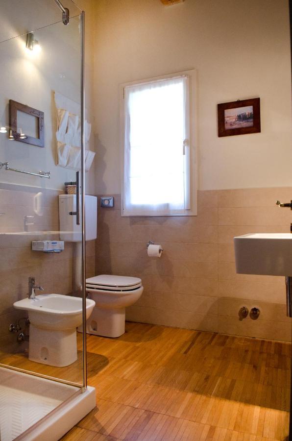 Osteria E Locanda Del Viaggiatore Russi Bagian luar foto