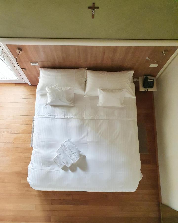 Osteria E Locanda Del Viaggiatore Russi Bagian luar foto