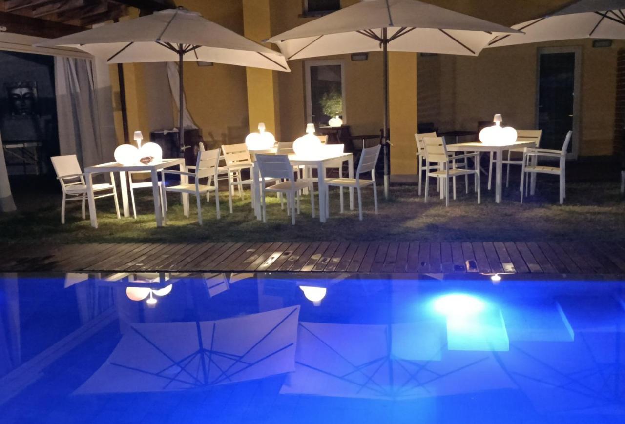 Osteria E Locanda Del Viaggiatore Russi Bagian luar foto