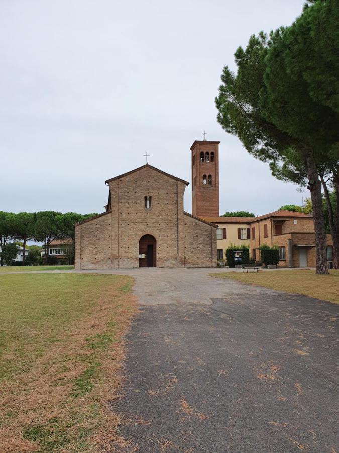 Osteria E Locanda Del Viaggiatore Russi Bagian luar foto