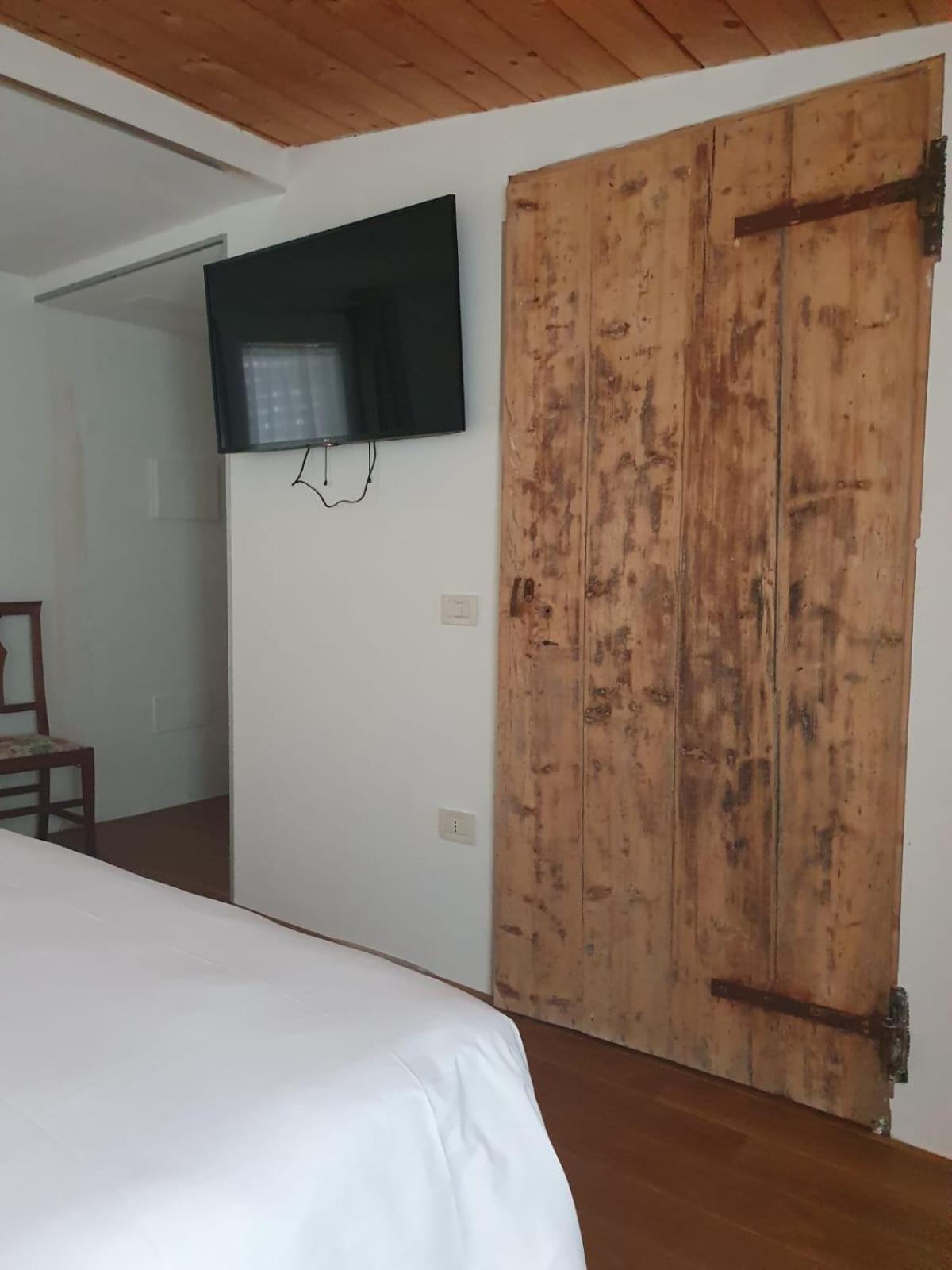 Osteria E Locanda Del Viaggiatore Russi Bagian luar foto